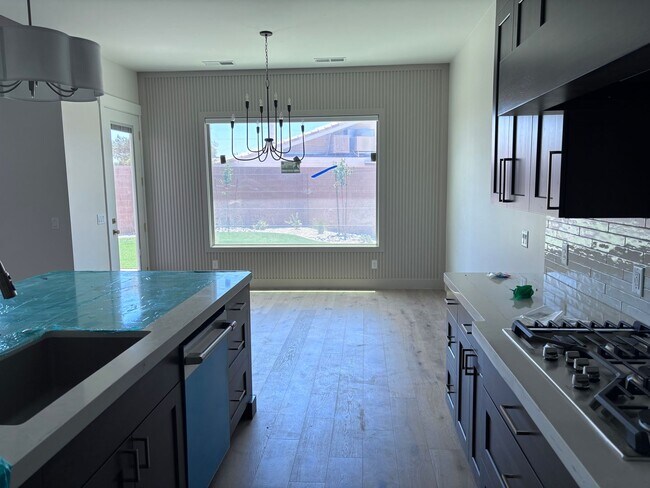Building Photo - Brand New 3 bed plus office/2.5 bath in beautiful Coral Canyon!