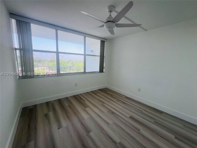 Building Photo - 1200 NE Miami Gardens Dr