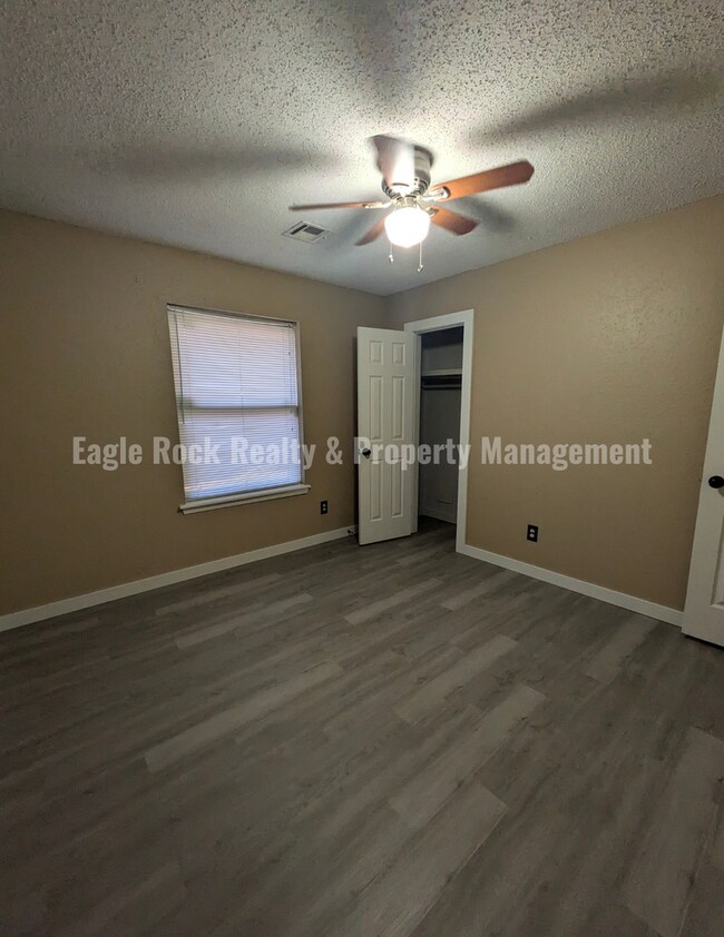 Building Photo - Tulsa House for Rent (3beds/2baths)