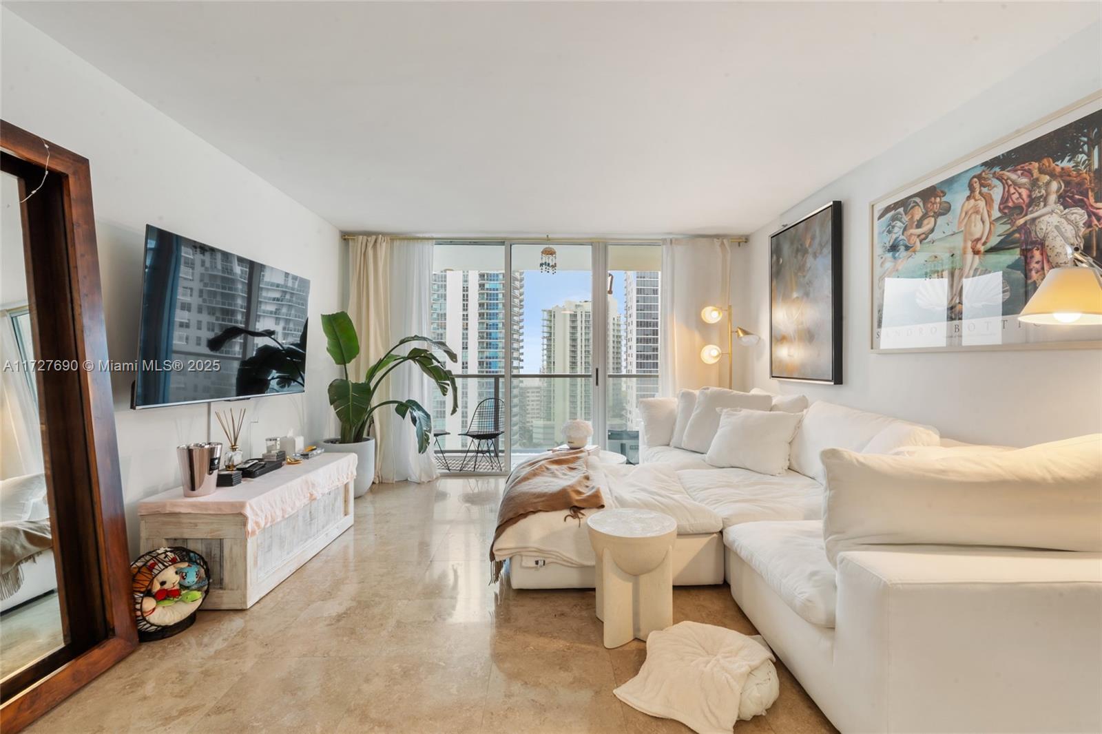 Building Photo - 1155 Brickell Bay Dr