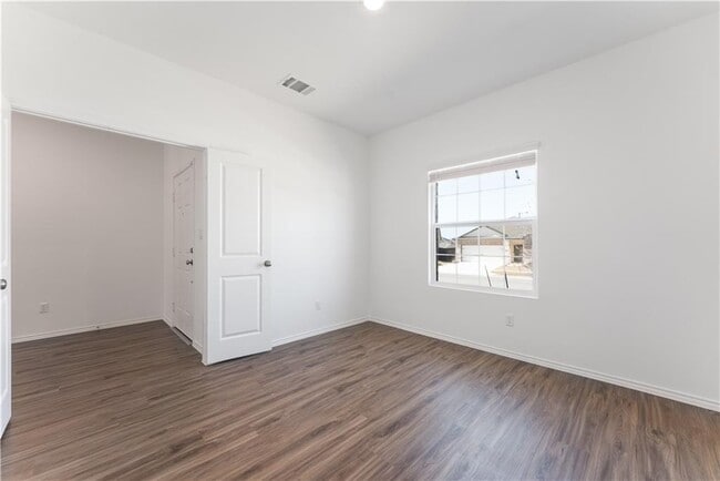 Building Photo - 924 Bluewood Bend