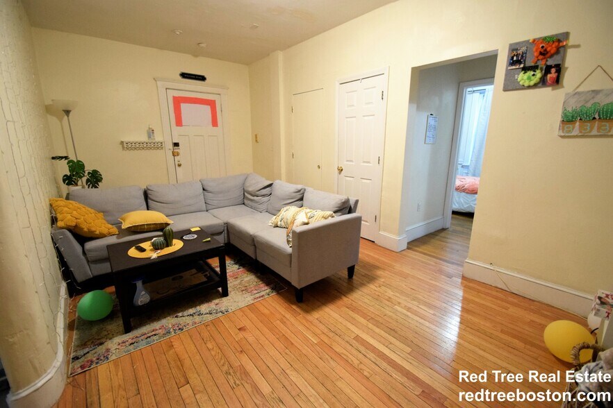 Building Photo - 322 St Paul St