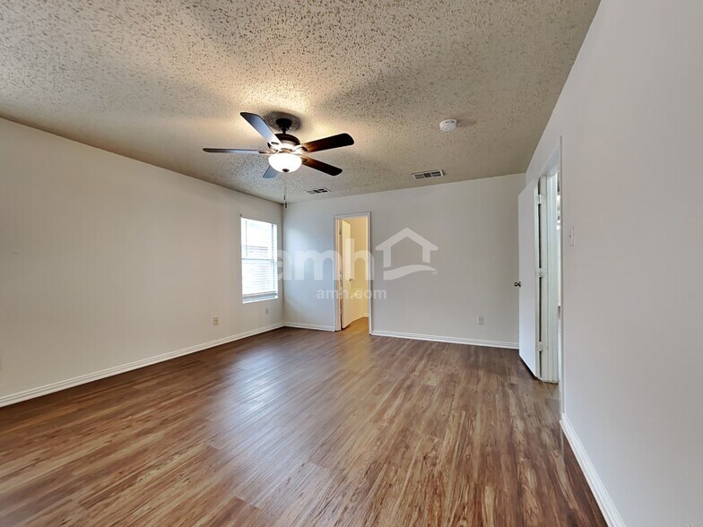 Building Photo - 5205 Bedfordshire Dr