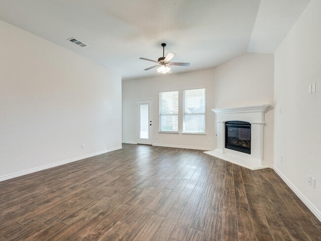 Building Photo - 3127 Maverick Dr