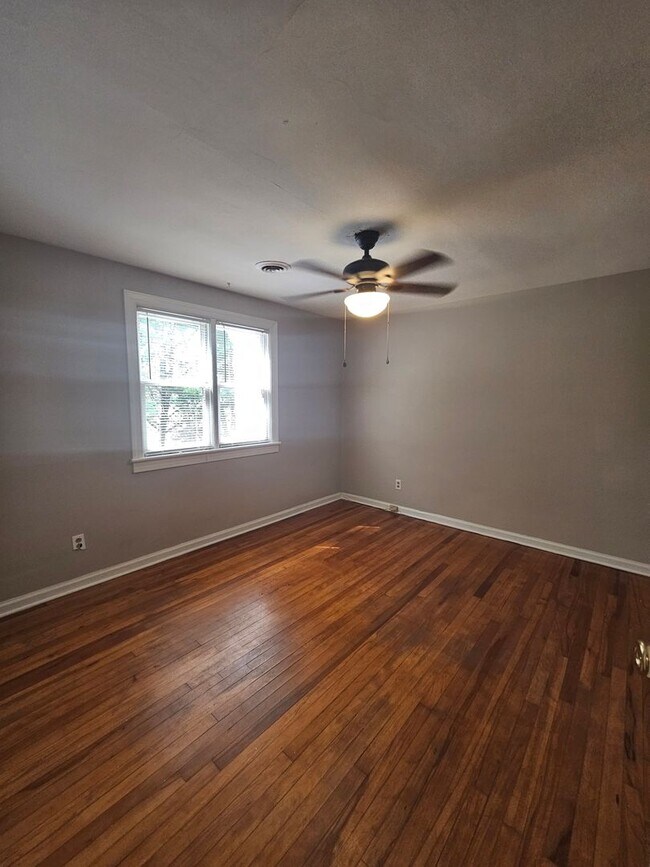 Building Photo - NEW LISTING!!!! Dont Miss Out