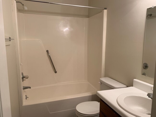 Building Photo - Spacious North Raleigh  Townhouse  *2 brm ...