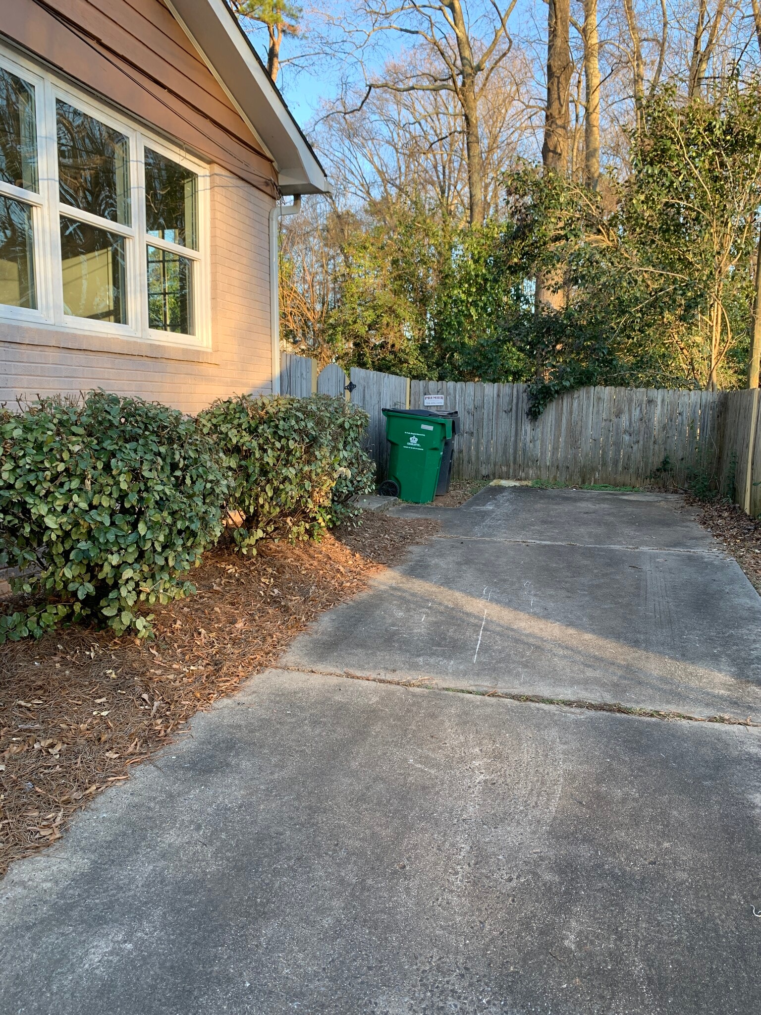 Long private driveway - 3733 Blandwood Dr