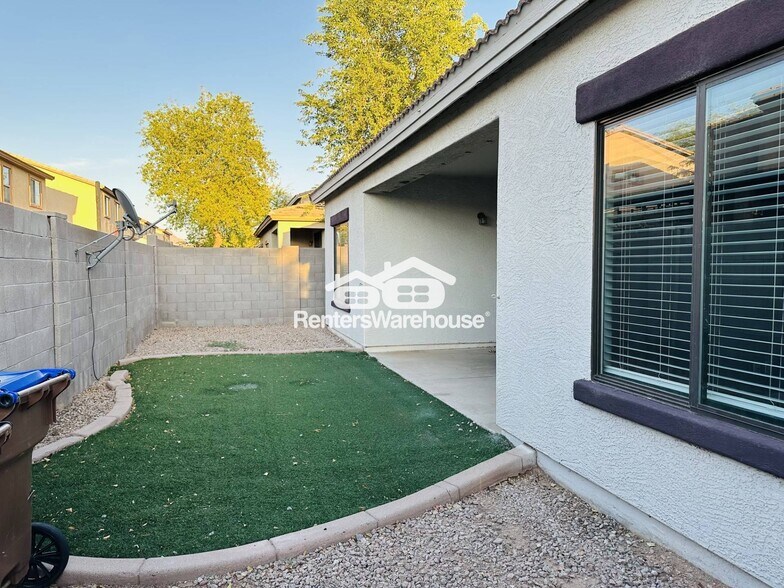 Building Photo - 2256 E Pima Ave