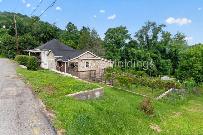 Building Photo - 138 Austin Ave