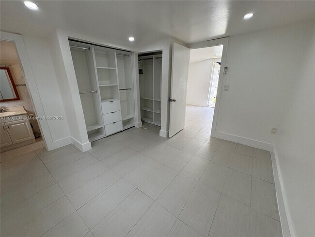 Building Photo - 3157 SW 17th St