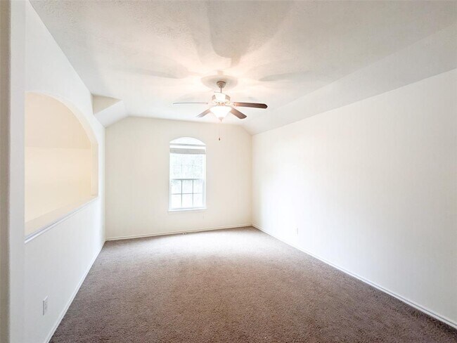 Building Photo - 6223 Summerfield Glade Ln