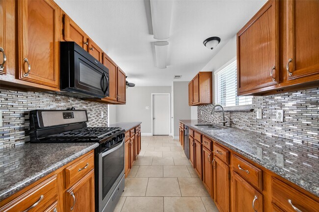 Building Photo - 3218 Tynemeadow Ct