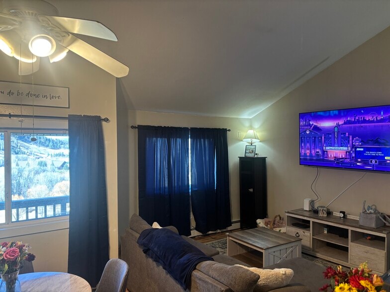 Building Photo - 336 Old Fish Creek Falls Rd