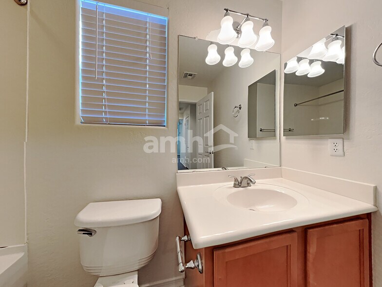 Building Photo - 11016 E Silver Springs Cir