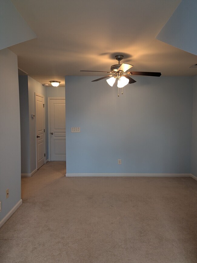 Building Photo - Charming 3-Story Townhome in Shiloh Grove