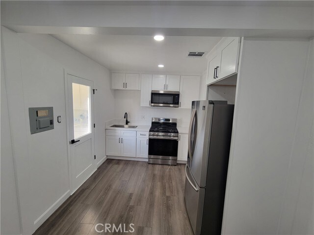 Building Photo - 311 W Green St