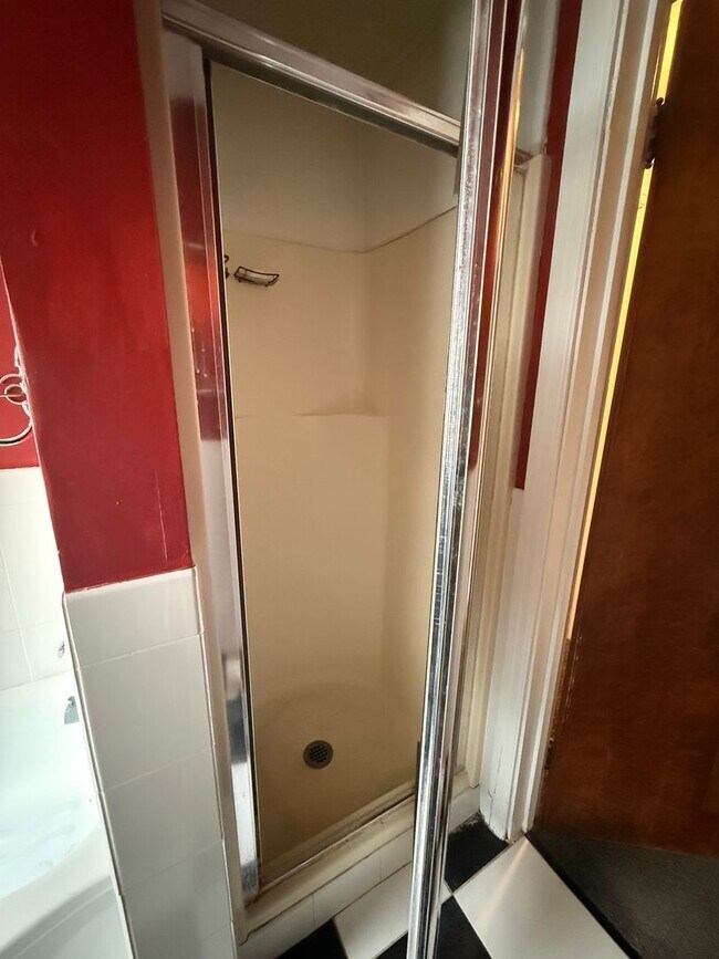 Building Photo - 110 N Gill St