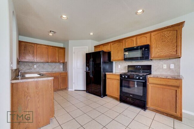 Building Photo - Open House 8/1/24 4pm-5pm! Great 3/2/2 in Owasso’s Lake Valley!