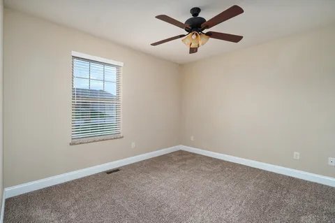 Building Photo - 4662 Oneida Dr