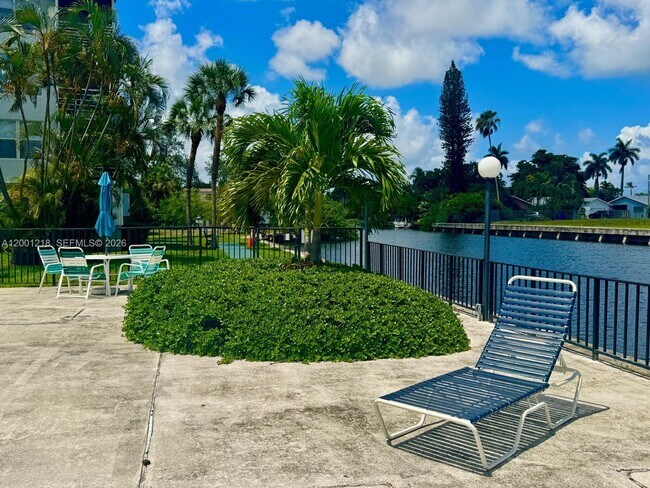 Building Photo - 2741 Taft St