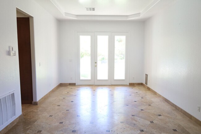 Building Photo - Fully Upgraded 5 Bedroom 4.5 Bathroom in Guard Gated Foothills Community!