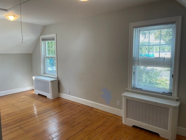 Building Photo - 40 Butts St