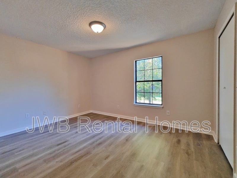 Building Photo - 4769 Barnes Rd S