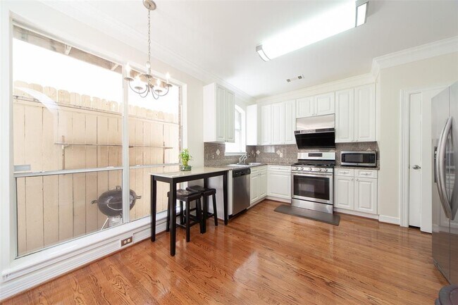 Building Photo - 5115 Fairmont St