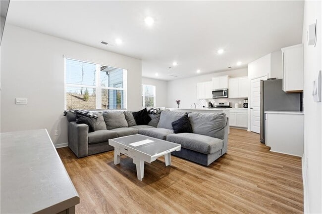 Building Photo - 265 Lauritsen Way