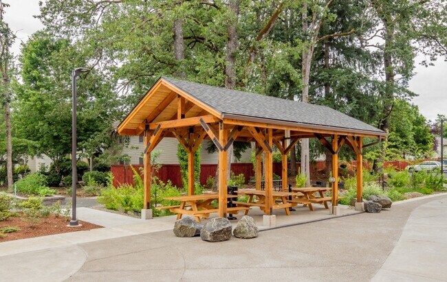 Building Photo - The Oaks at 14th