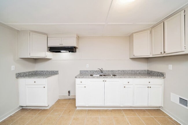 Building Photo - Newly Renovated 4BR Home- Move in Ready!