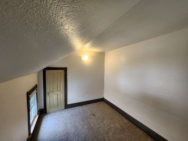 Building Photo - Charming 3 Bedroom Character home.
