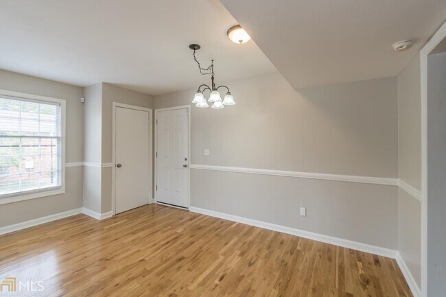 Building Photo - 3097 Colonial Way