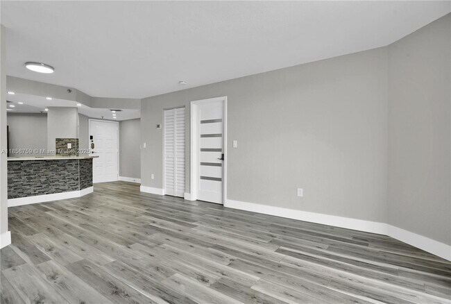 Building Photo - 5880 Collins Ave