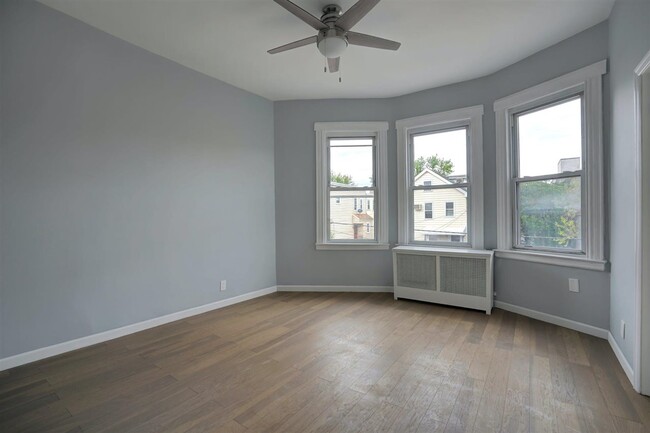 Building Photo - 317 4th St