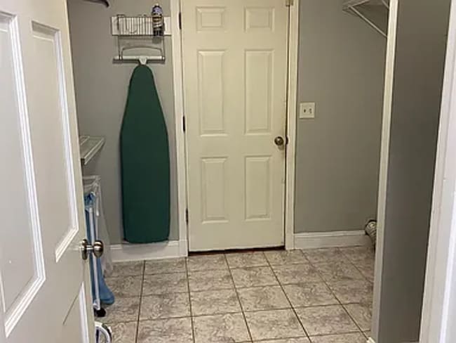 Building Photo - 3/2.5 bath home with large yard!