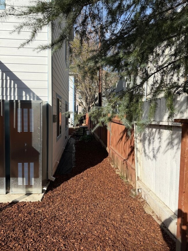 Building Photo - New 600 Sqft. 2 Bedroom 1 Bath Condo in Downtown Sacramento