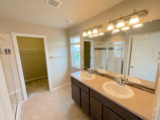 Building Photo - 4 Bedroom Home Available Near Marksheffel ...