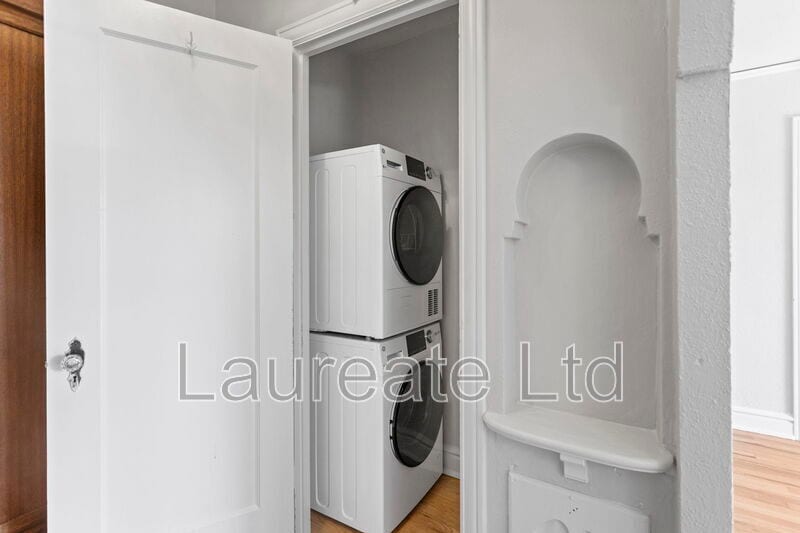 Building Photo - 1050 N Pearl St