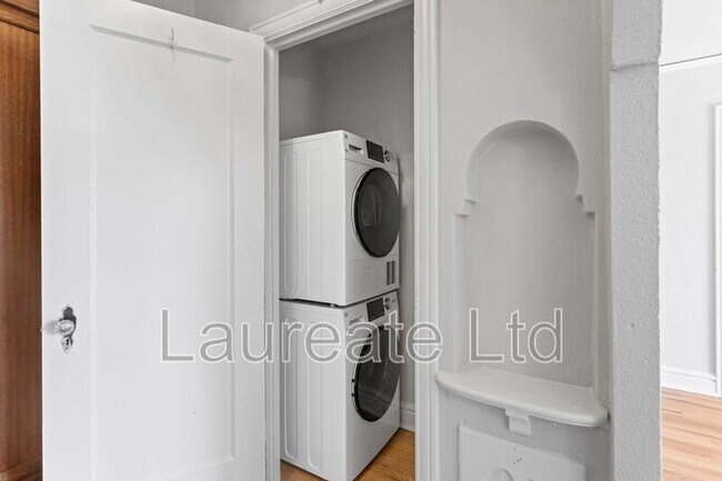 Building Photo - 1050 N Pearl St