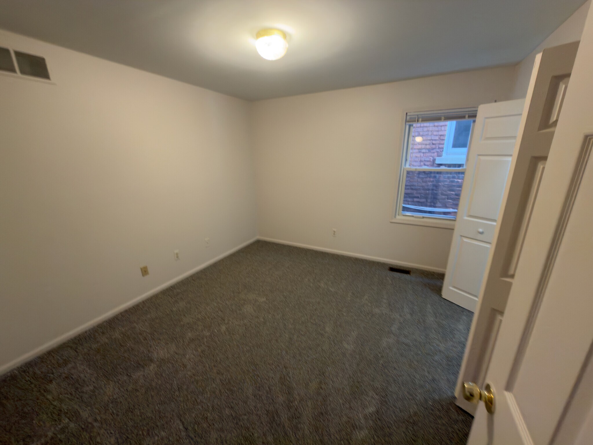 Building Photo - 846 Beaconsfield Ave