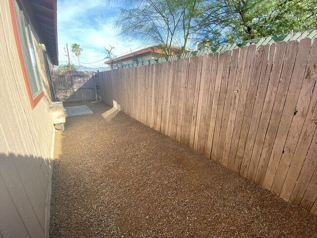 Building Photo - 5758 E 24th St