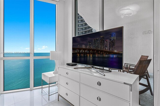 Building Photo - 16001 Collins Ave