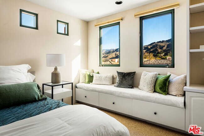 Building Photo - 136 Netas Dr