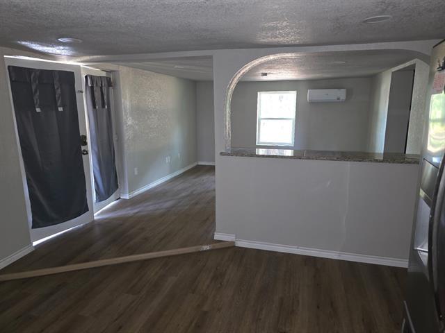 Building Photo - 147 Walnut Rd