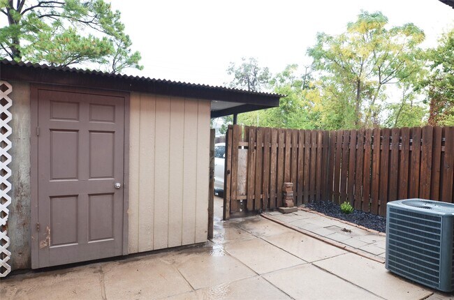 Building Photo - 2372 Triway Ln