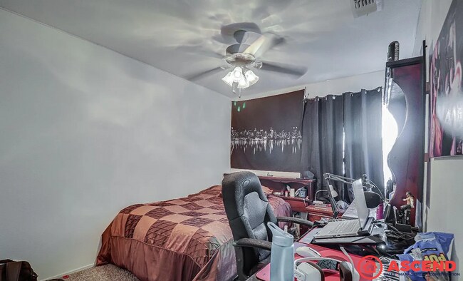 Building Photo - Spacious 5BD/2BA Home in Bakersfield's 93312 — Pool, Solar & Small Pets Welcome!