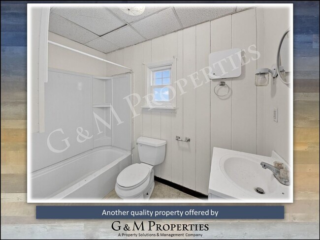 Building Photo - 1570 Mt Hope Ave