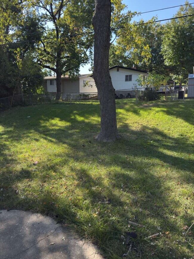 Building Photo - 10421 Renfrew Dr