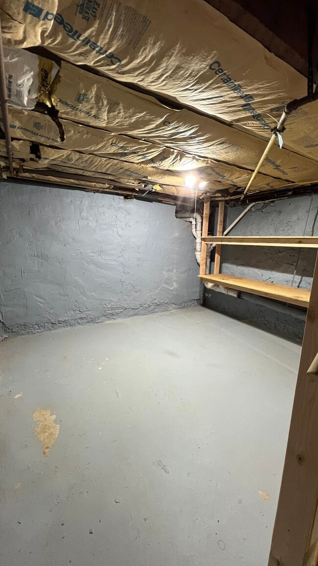 Building Photo - 213 6th St